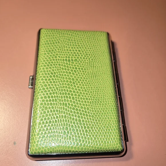 Green NWT Mini Croc Wallet Great For Credit Cards/buisness Cards Stylish - Picture 3 of 7